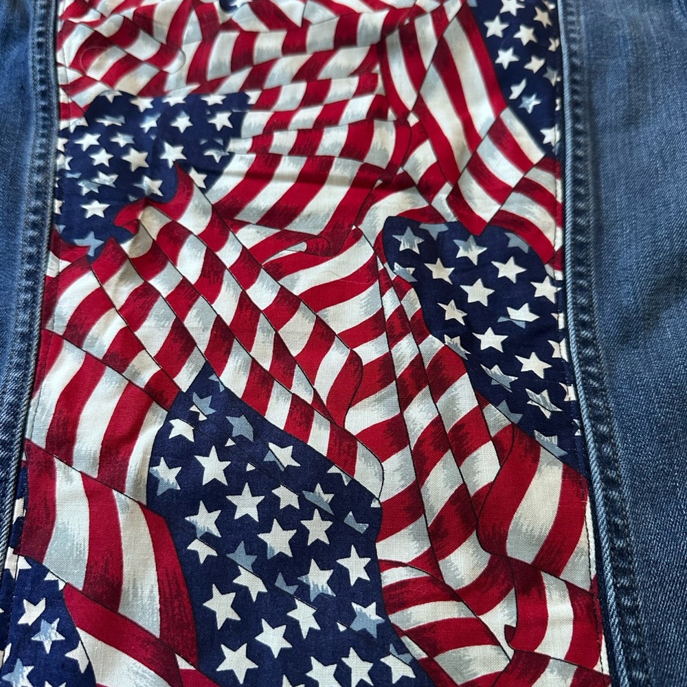 Levi's American Flag Embellished Jean Jacket. Patriotic July 4 statement - Picture 8 of 12